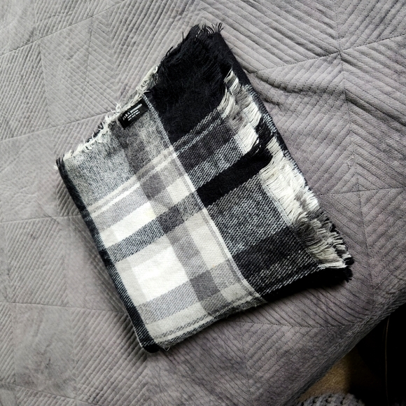 Zara Blanket Scarf - Picture 2 of 3